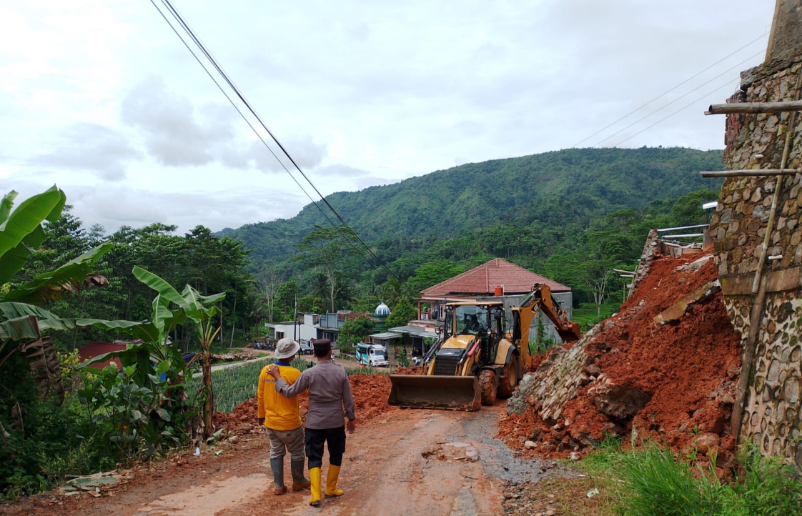 Akses Jalan Peundeuy–Toblong di Wilayah Garut Selatan Sudah Bisa Dilalui